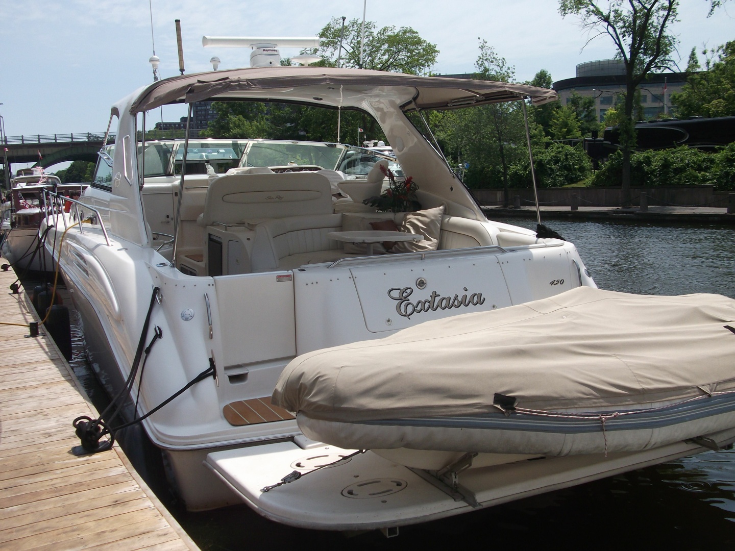 1997 Sea Ray Sundancer 450 — photograph 5