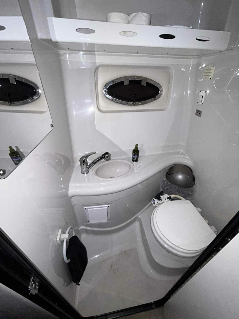 28ft Crownline Yacht For Sale