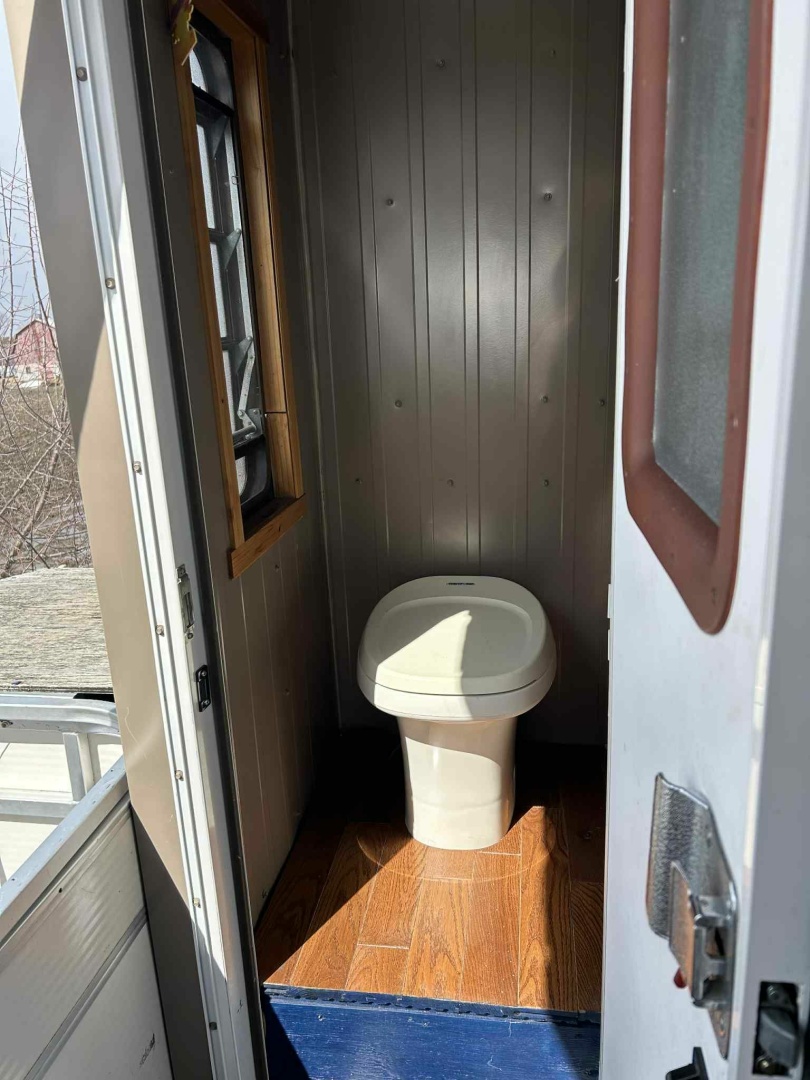 22ft Houseboat Yacht For Sale
