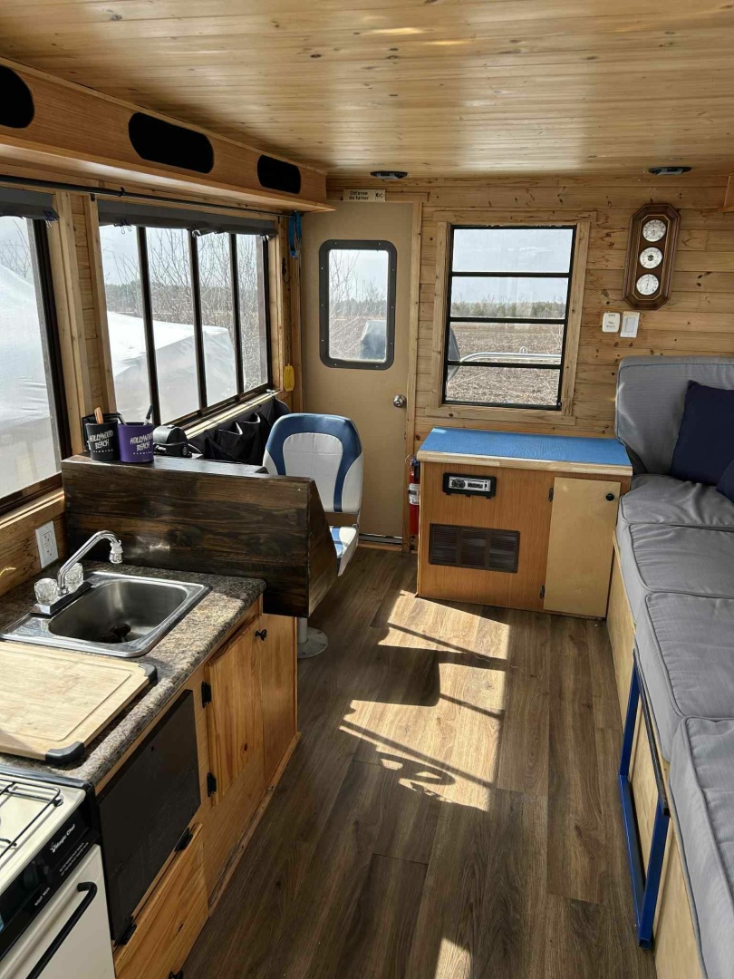 22ft Houseboat Yacht For Sale