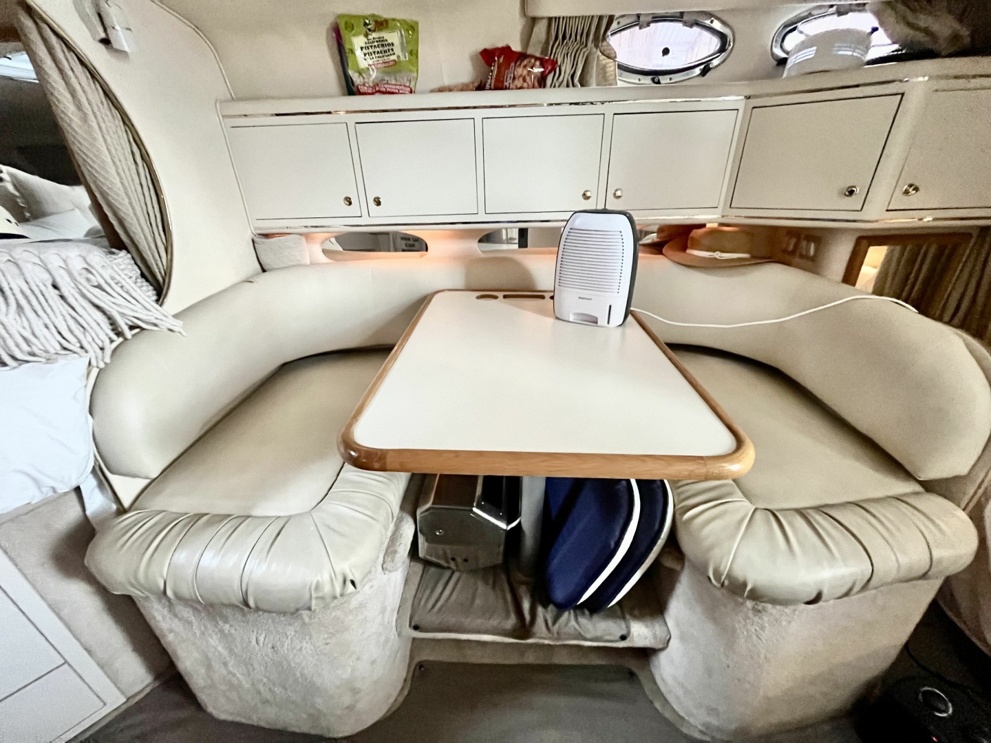 1999 Sea Ray 310 Sundancer 31
