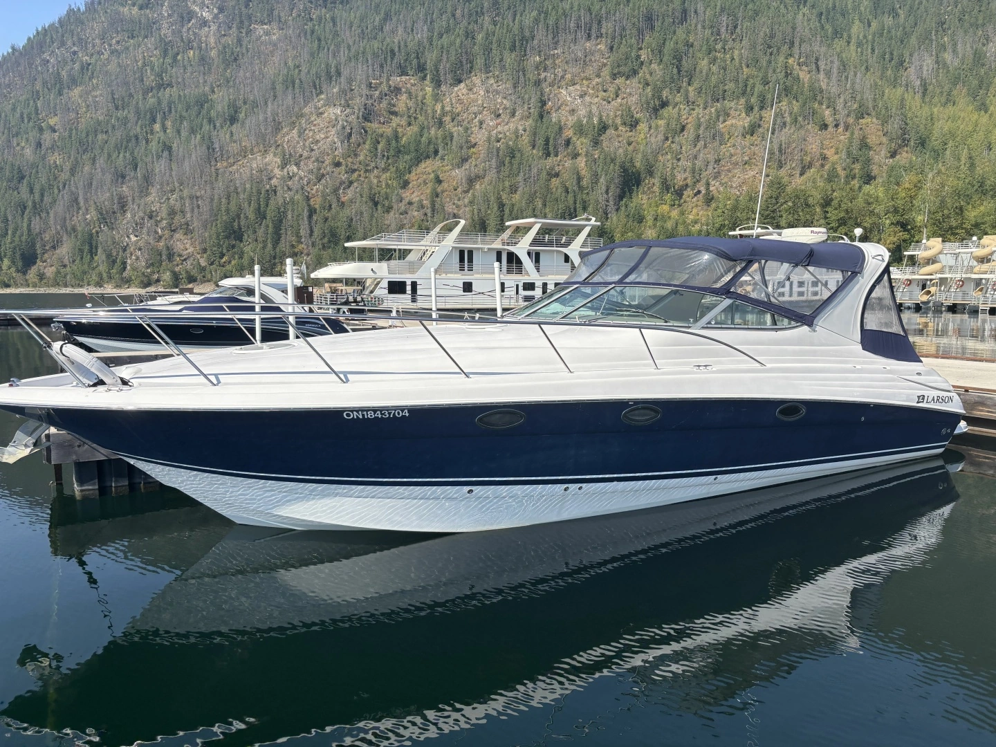 2006 Larson Cabrio 370, photo 1 of 30
