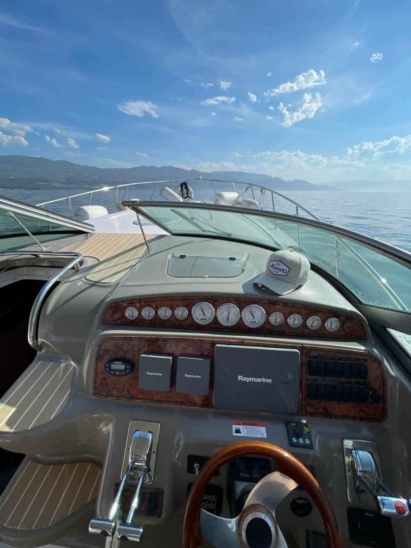 37ft Larson Yacht For Sale