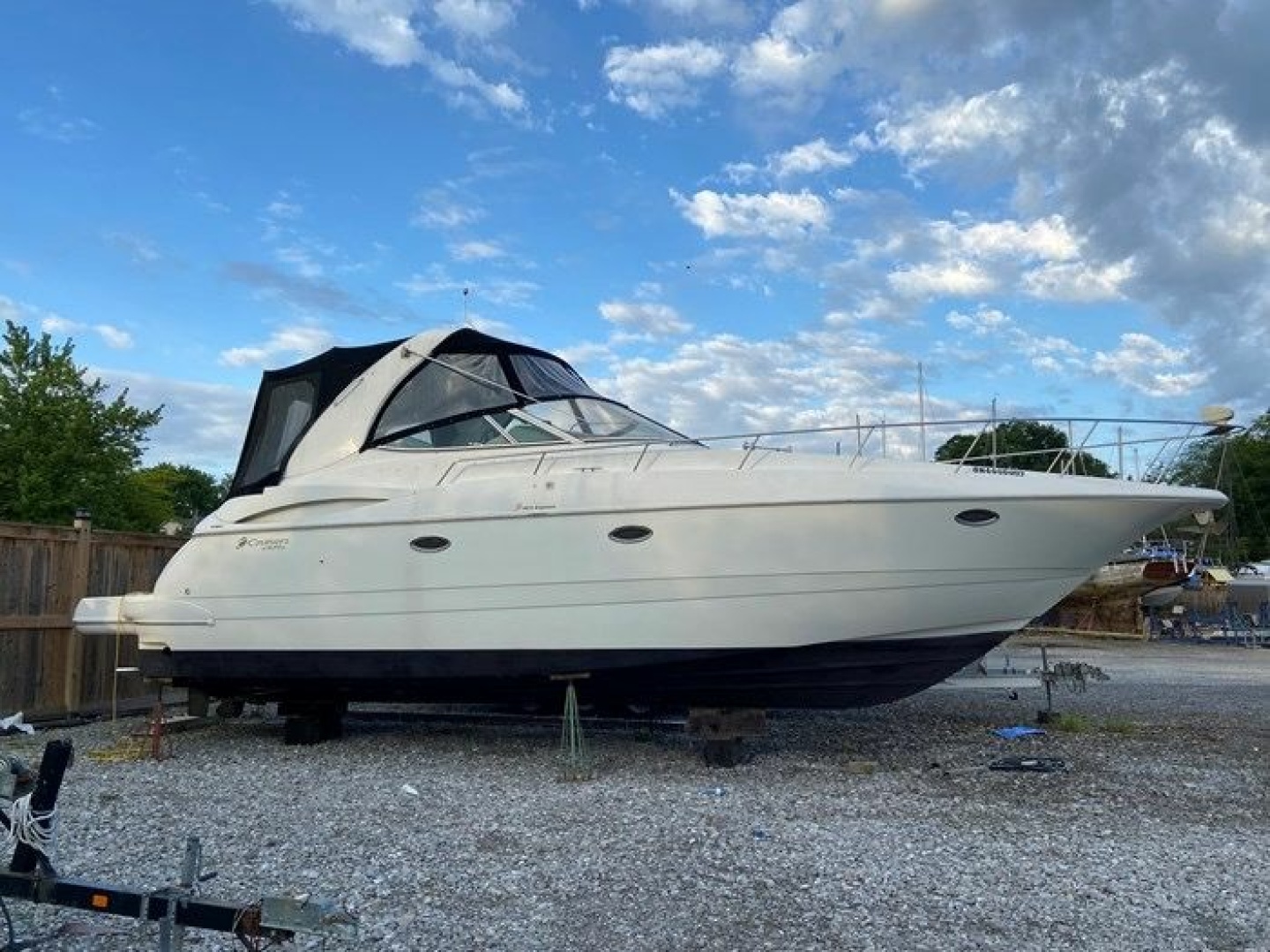 2002 Cruisers Yachts 3672 — photograph 2