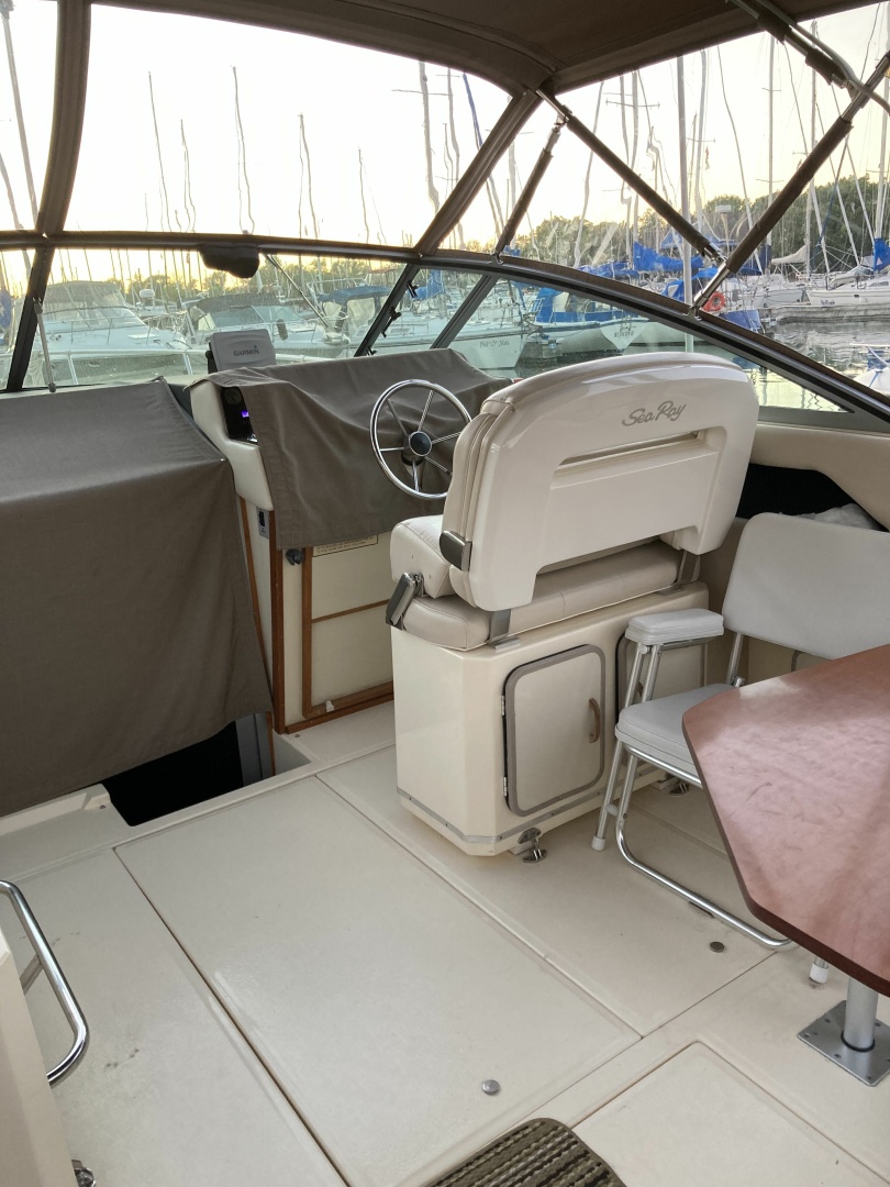 30ft Sea Ray Yacht For Sale