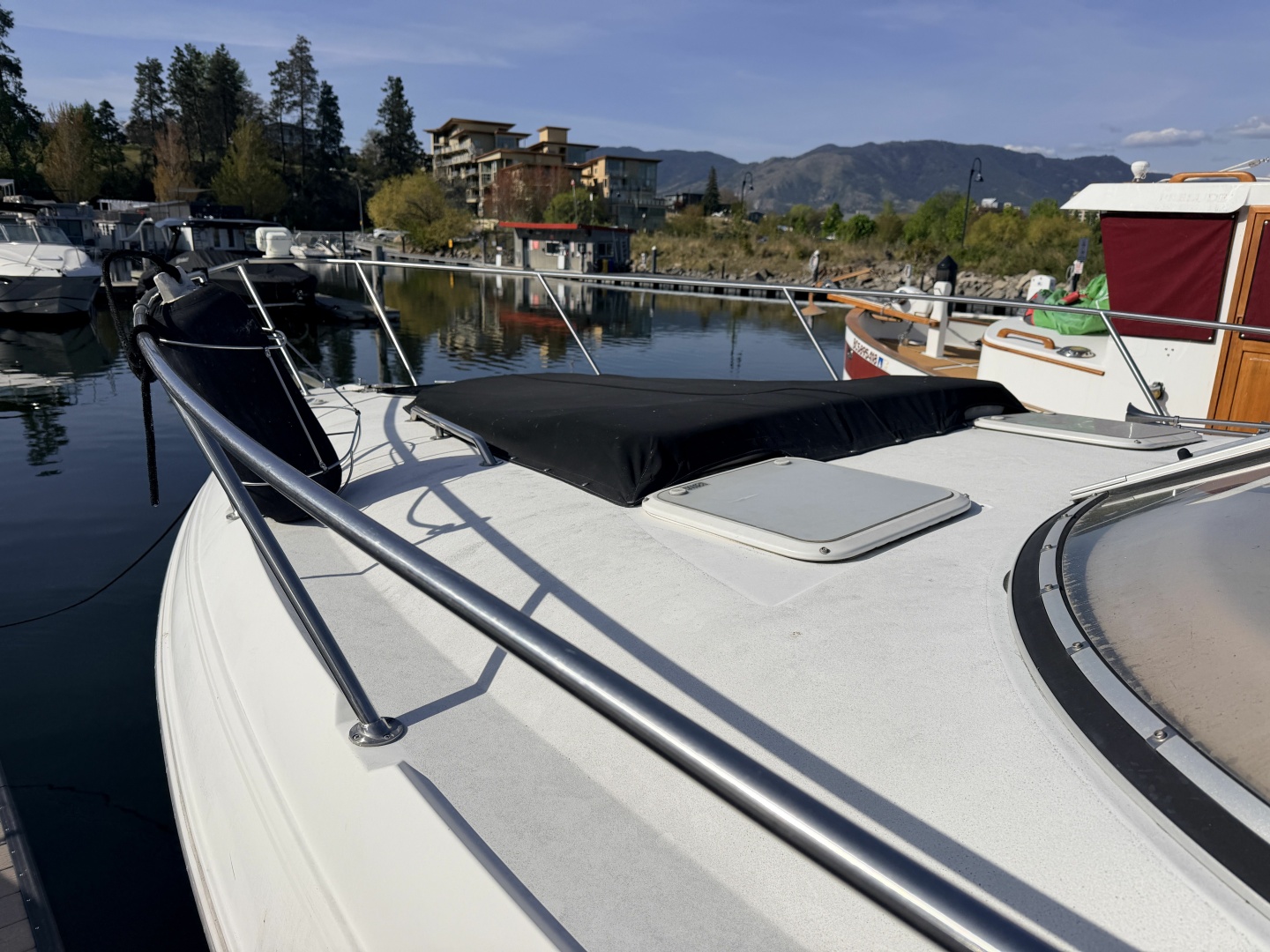33ft Larson Yacht For Sale