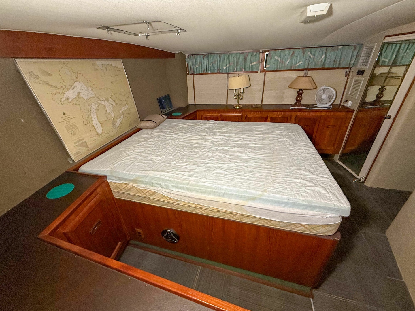 1977 Pacemaker FB Motor Yacht 40