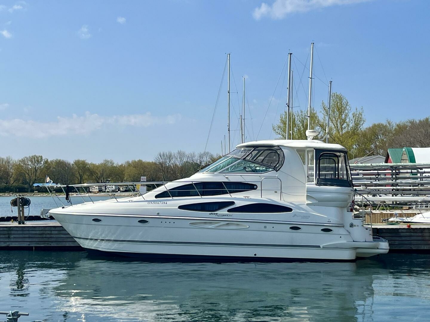 2005 Cruisers Yachts 405 Express Motor Yacht 40
