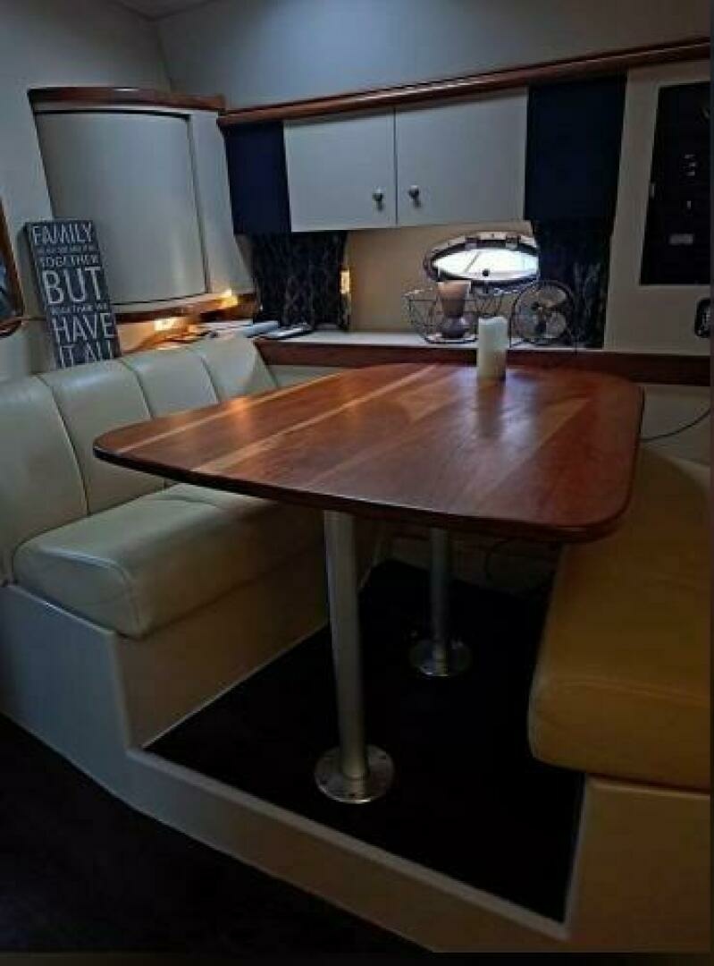 2001 Cruisers Yachts 3470 34