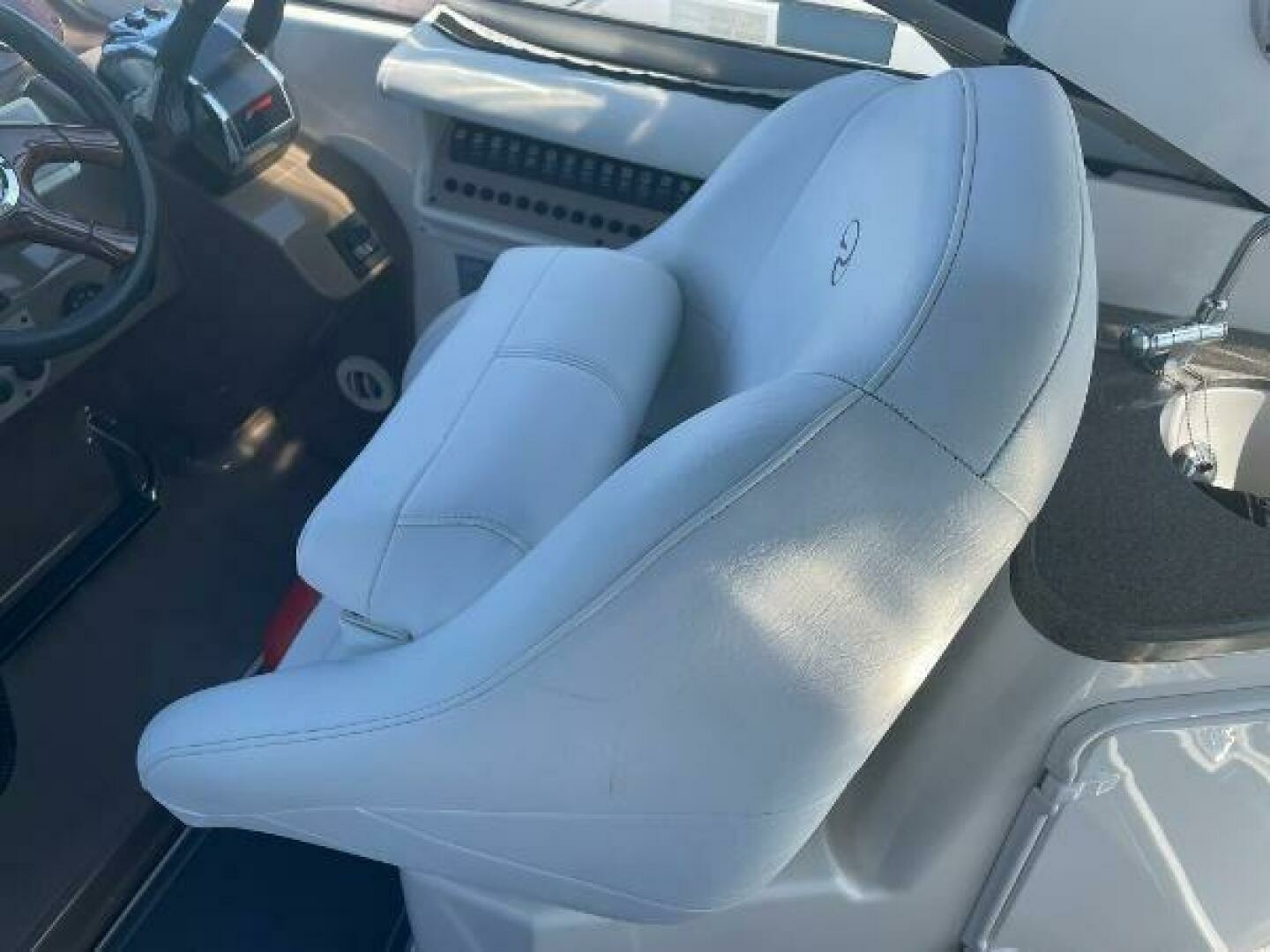 2005 Regal 3060 Window Express 30