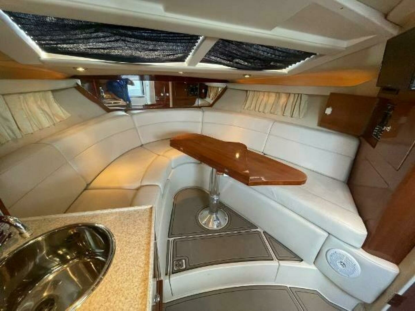 2005 Regal 3060 Window Express 30