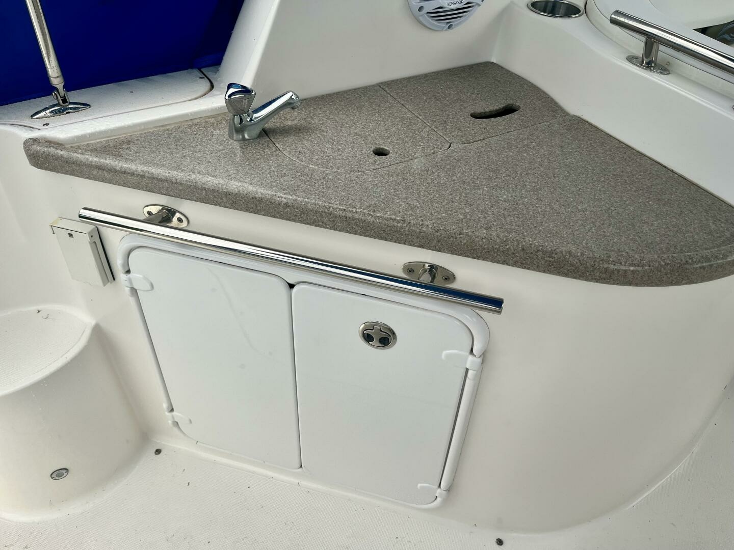 2009 Rinker 260 Express 26