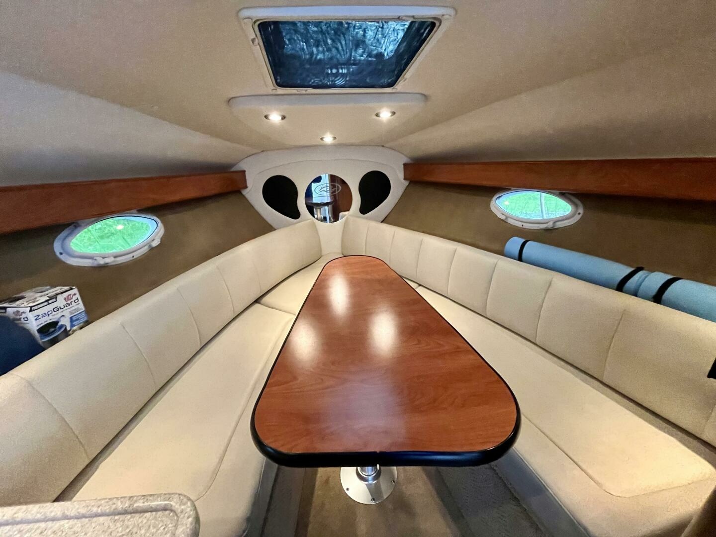 2009 Rinker 260 Express 26