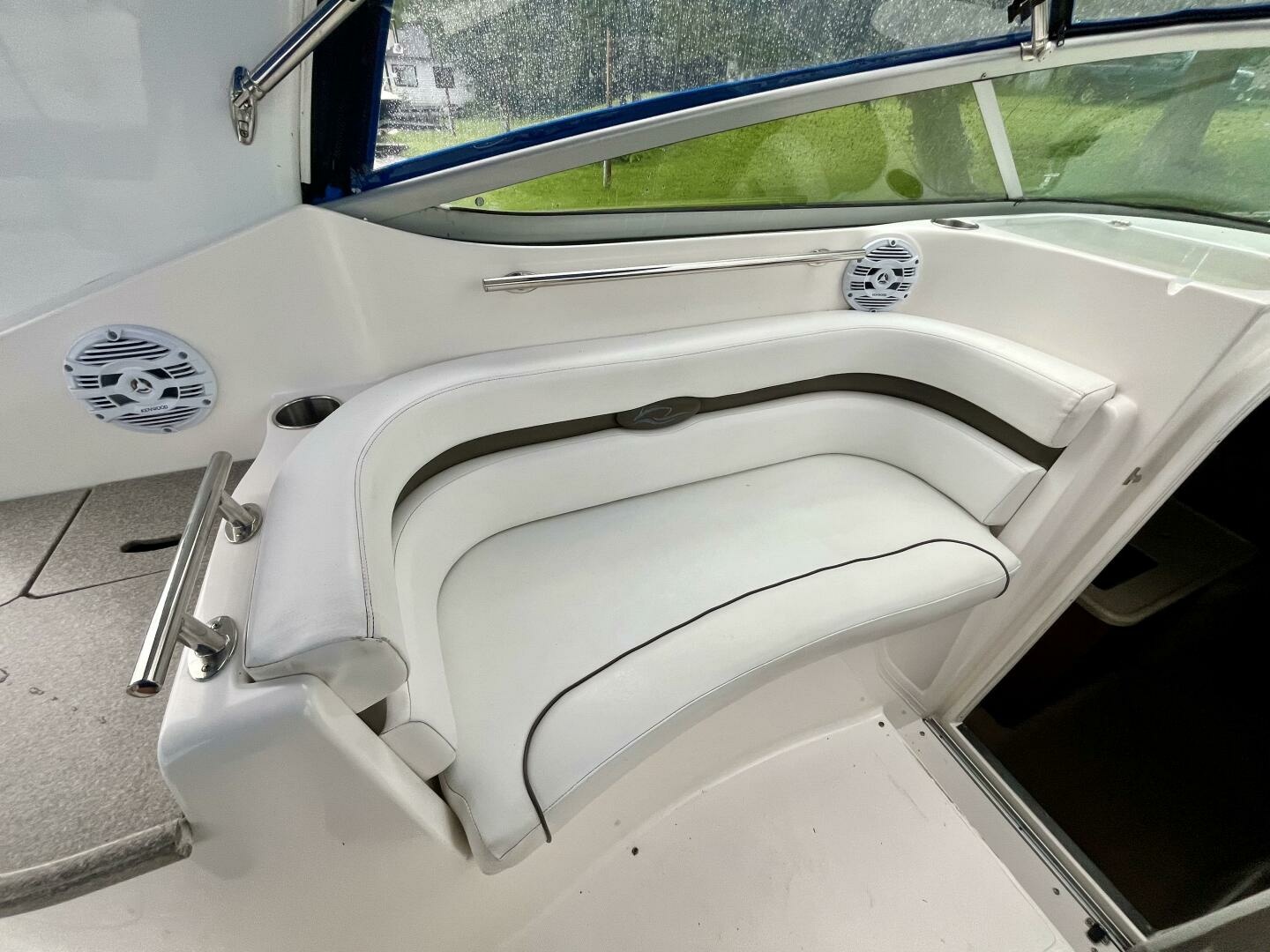 2009 Rinker 260 Express 26