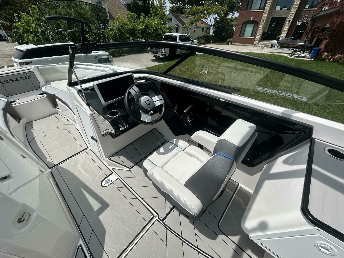 2021 Yamaha Boats 252 XE (Wake Edition) 25