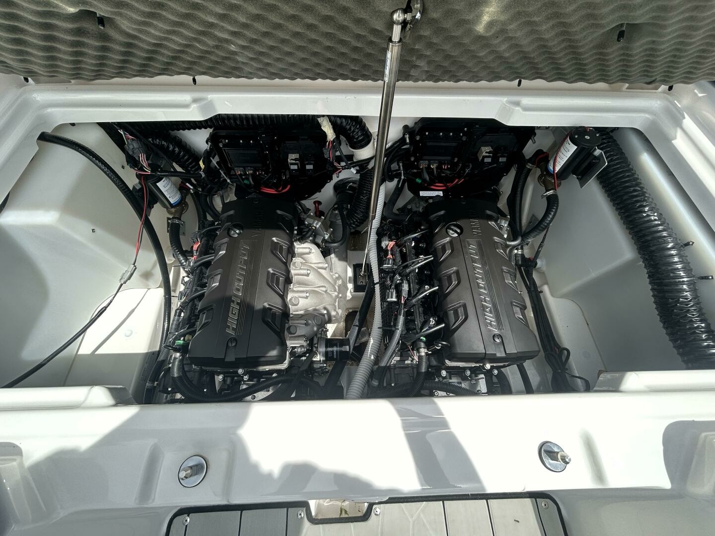 2021 Yamaha Boats 252 XE (Wake Edition) 25