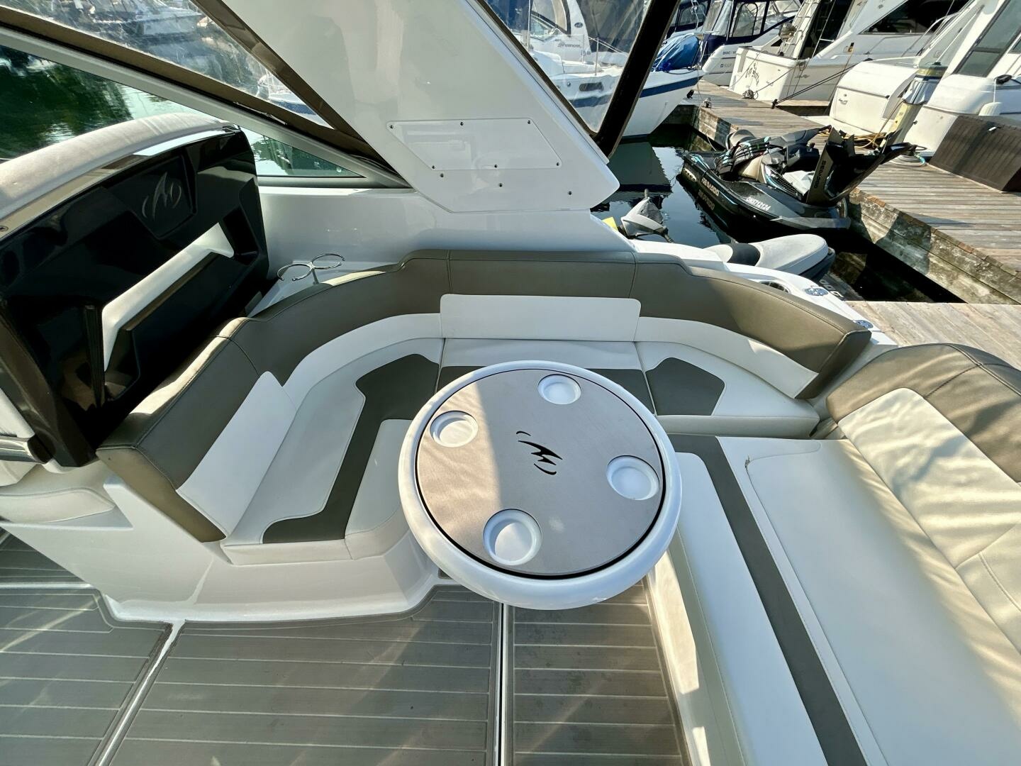2018 Monterey 295 Sport Yacht 29