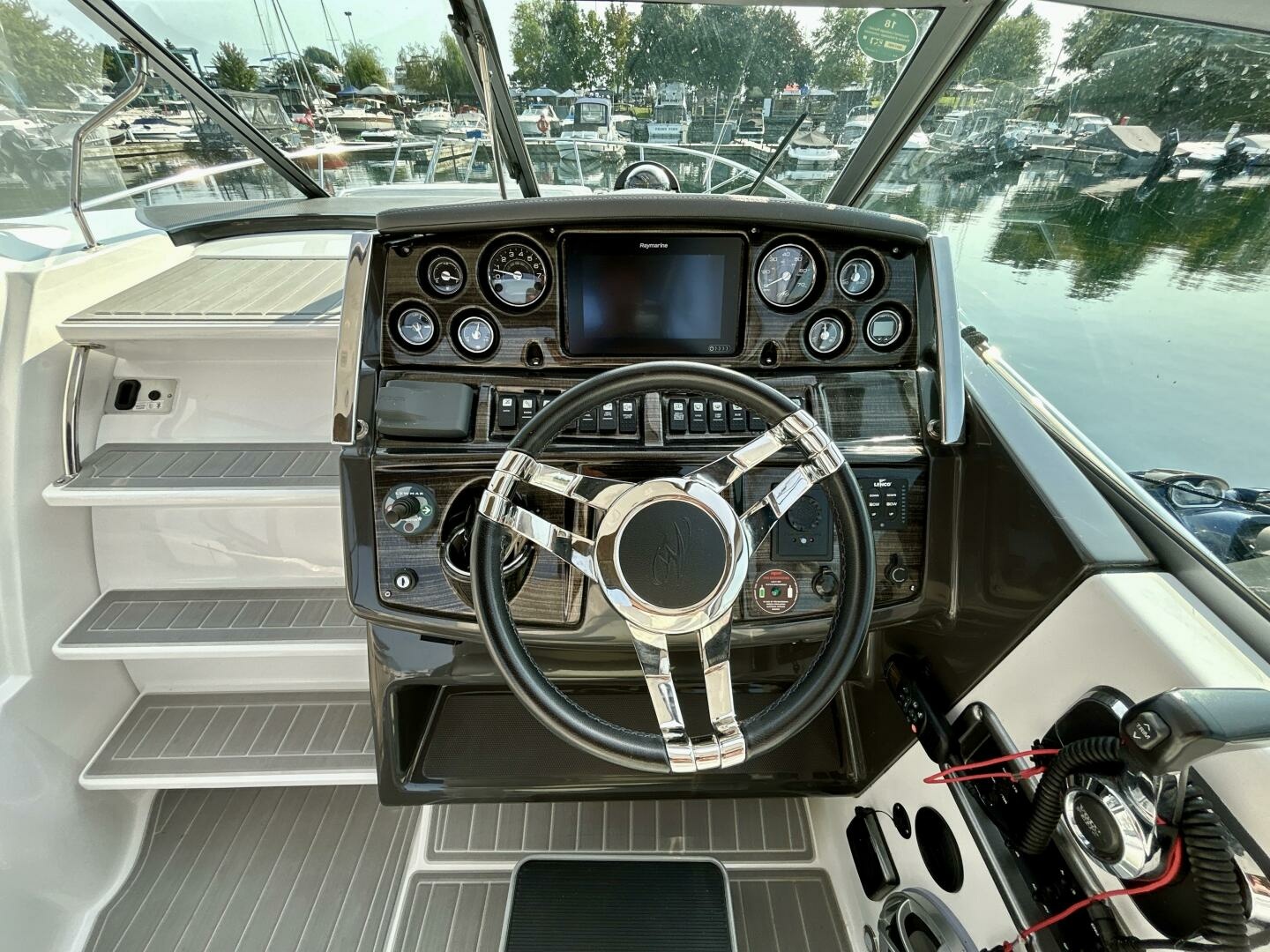 2018 Monterey 295 Sport Yacht 29