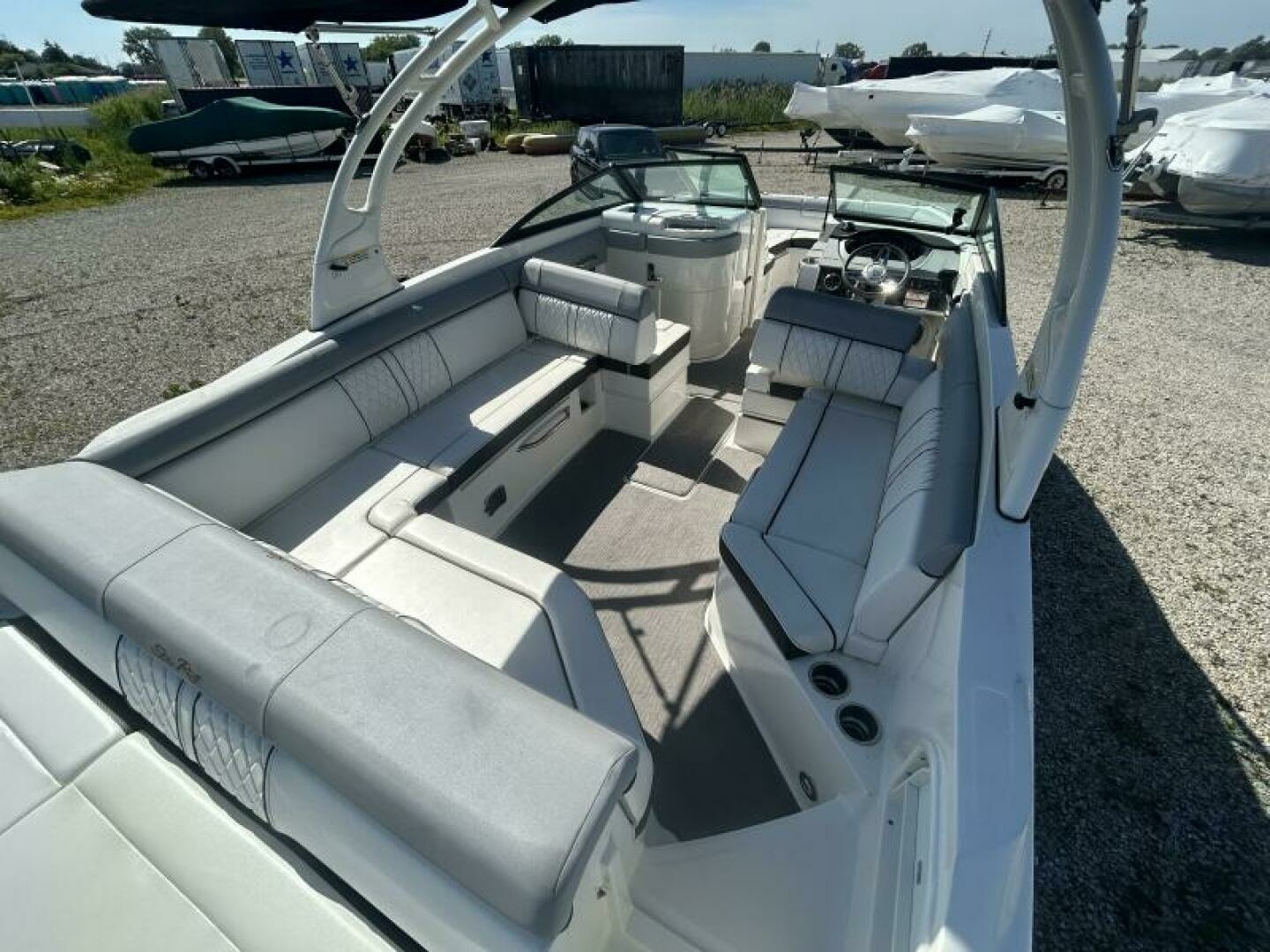 2016 Sea Ray 270 Sundeck 27