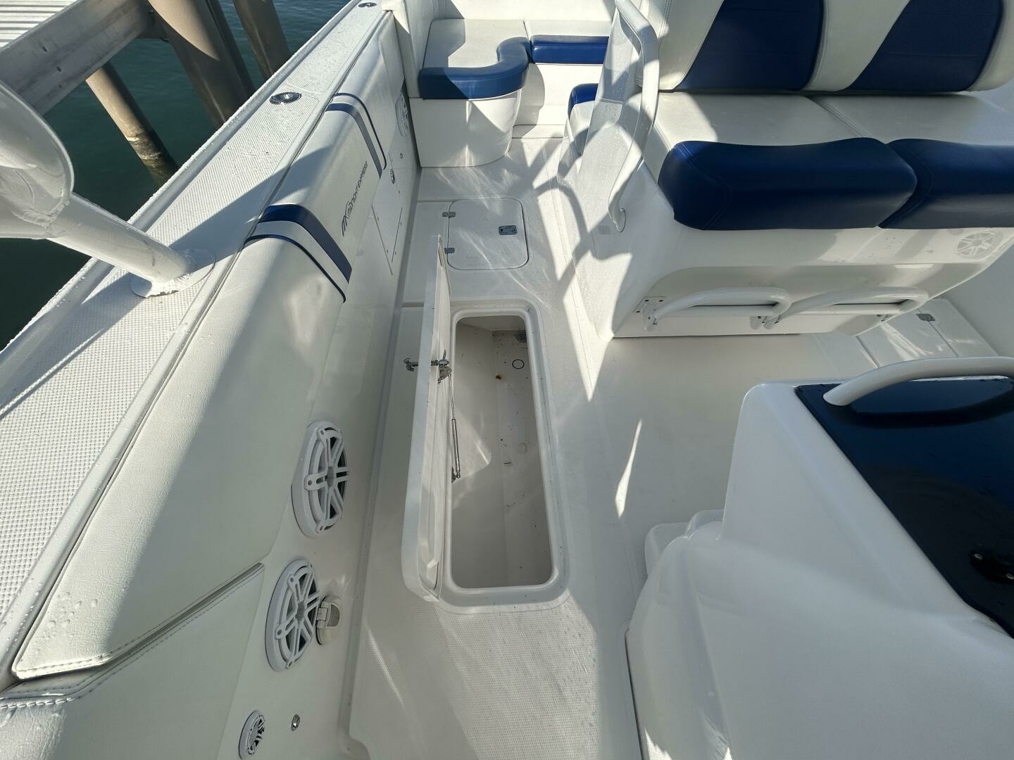 2016 Midnight Express 37 Open 37