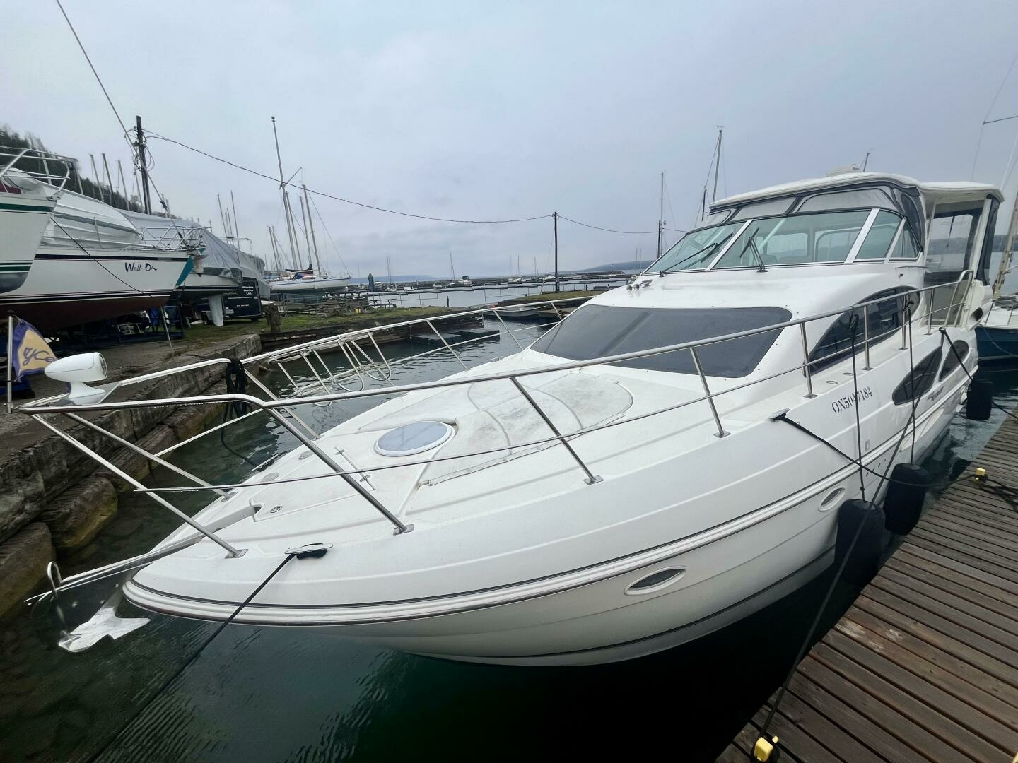2005 Cruisers Yachts 405 Express Motor Yacht 40