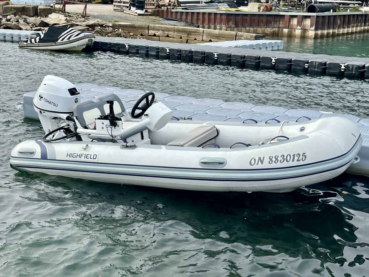 2005 Cruisers Yachts 405 Express Motor Yacht 40