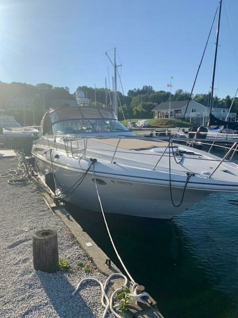 1998 Cruisers Yachts 3870 Express 38