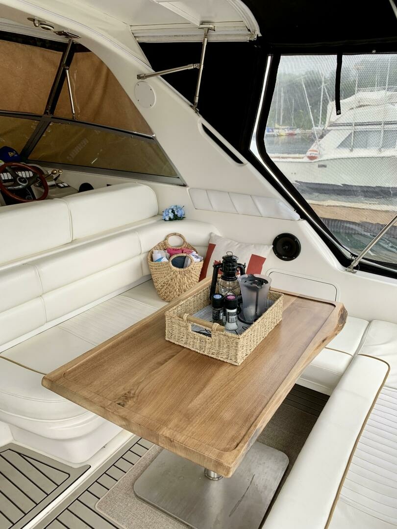 1999 Sea Ray 330 Sundancer 33