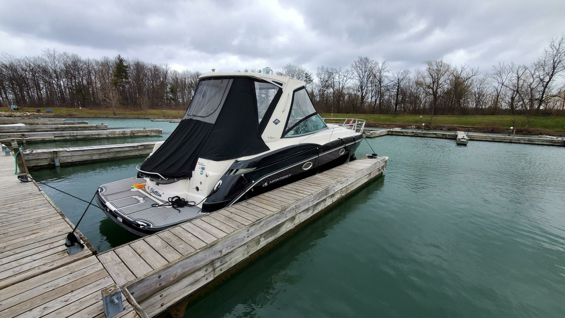 2013 Monterey 340 Sport Yacht — photograph 3