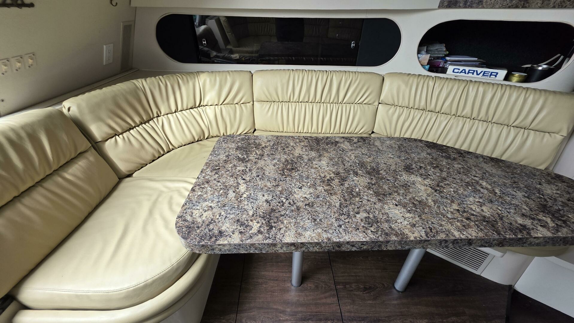 1989 Carver Santego 38
