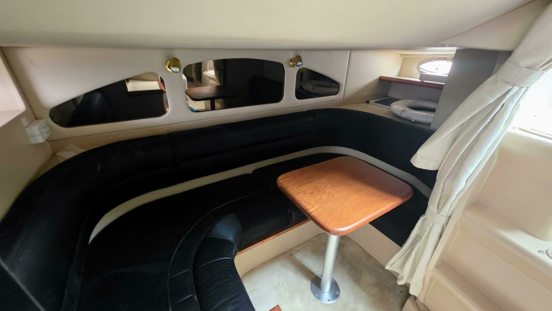 1999 Cruisers Yachts 3375 Esprit 33