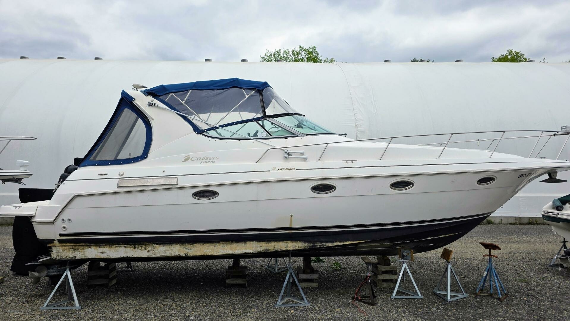 1999 Cruisers Yachts 3375 Esprit — photograph 2
