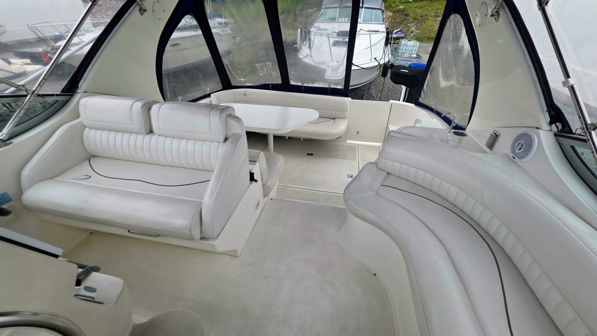 1999 Cruisers Yachts 3375 Esprit 33