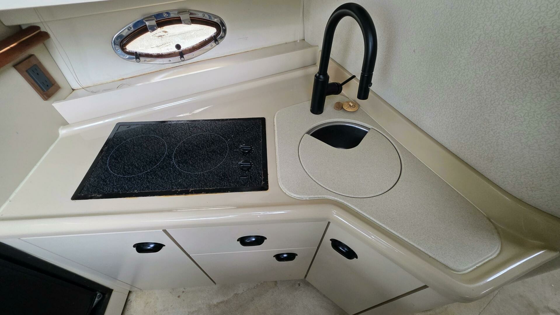 1999 Cruisers Yachts 3375 Esprit 33