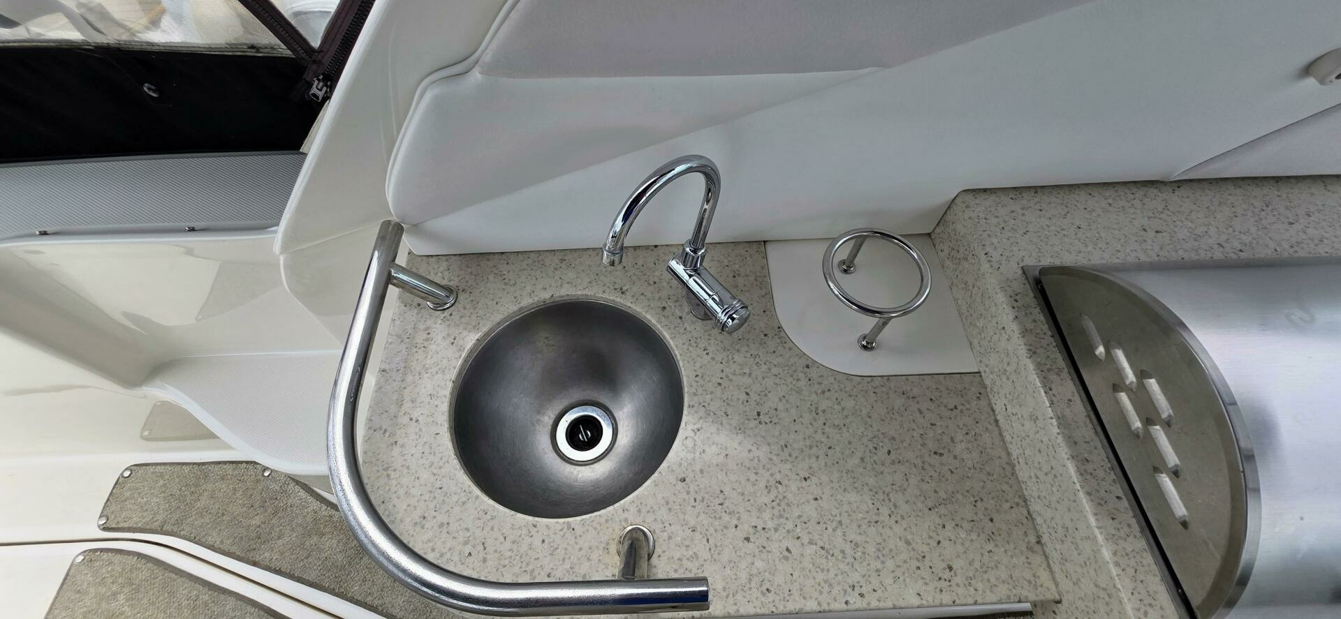 2009 Sea Ray 310 Sundancer 31