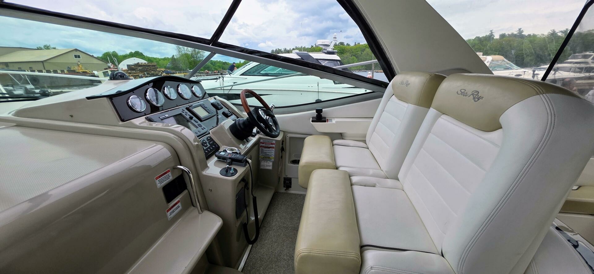 2009 Sea Ray 310 Sundancer 31