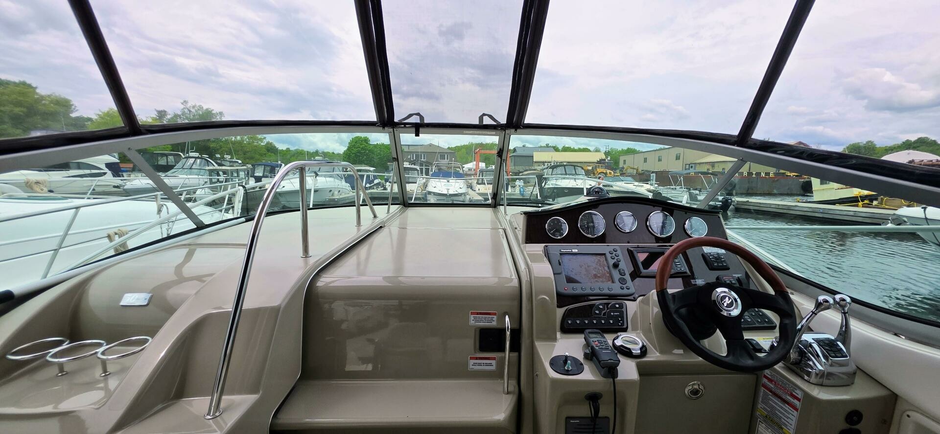 2009 Sea Ray 310 Sundancer 31