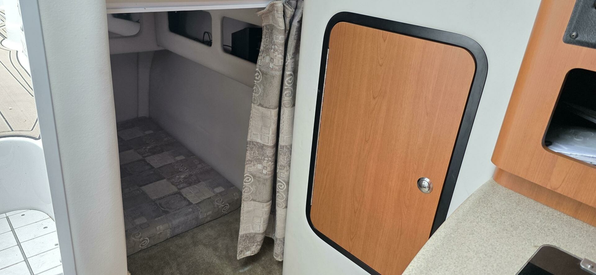 2005 Crownline 250CR 25