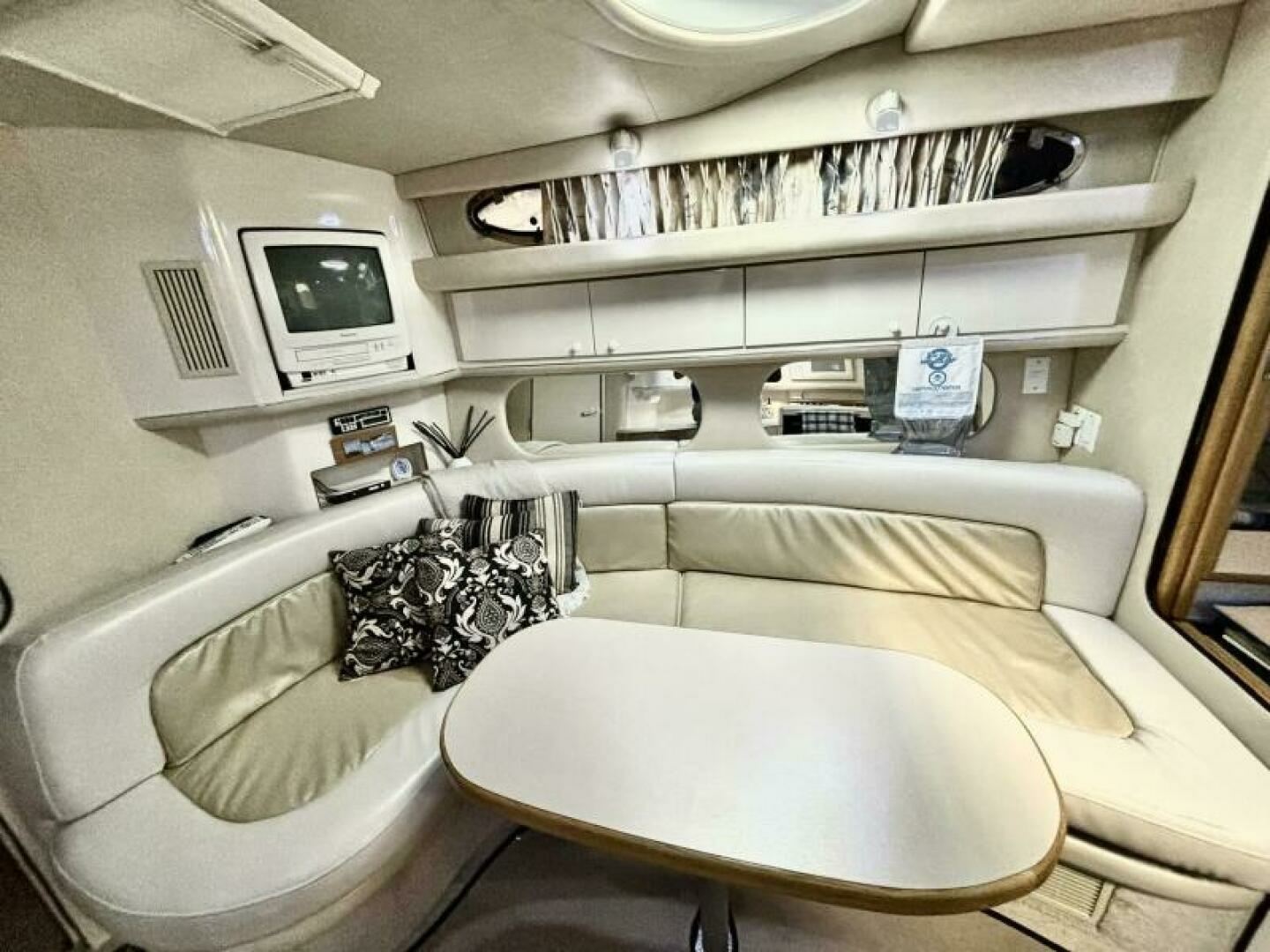1995 Sea Ray 370 Sundancer 37