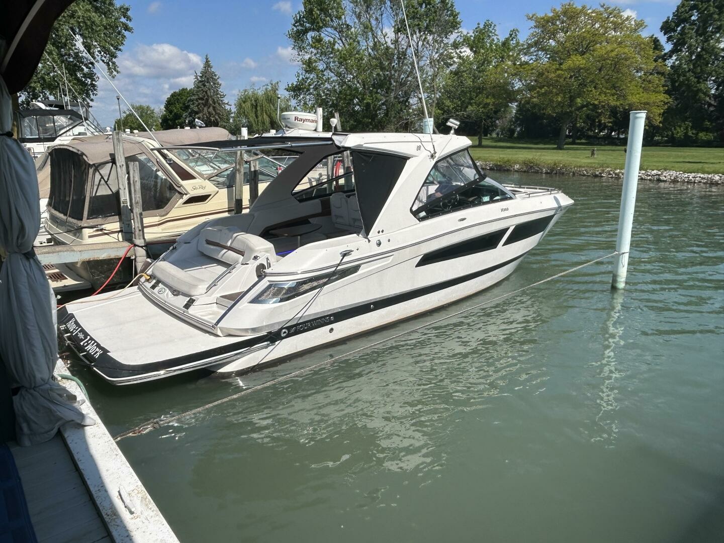 2017 Four Winns H350 — photograph 3