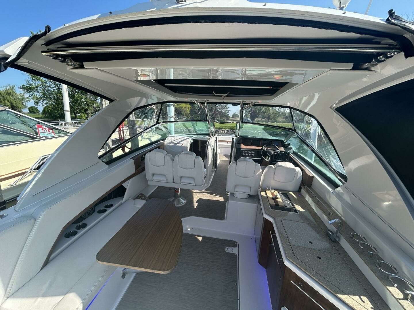 35ft Four Winns Yacht For Sale