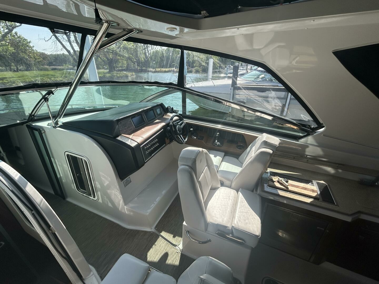 2017 Four Winns H350 35
