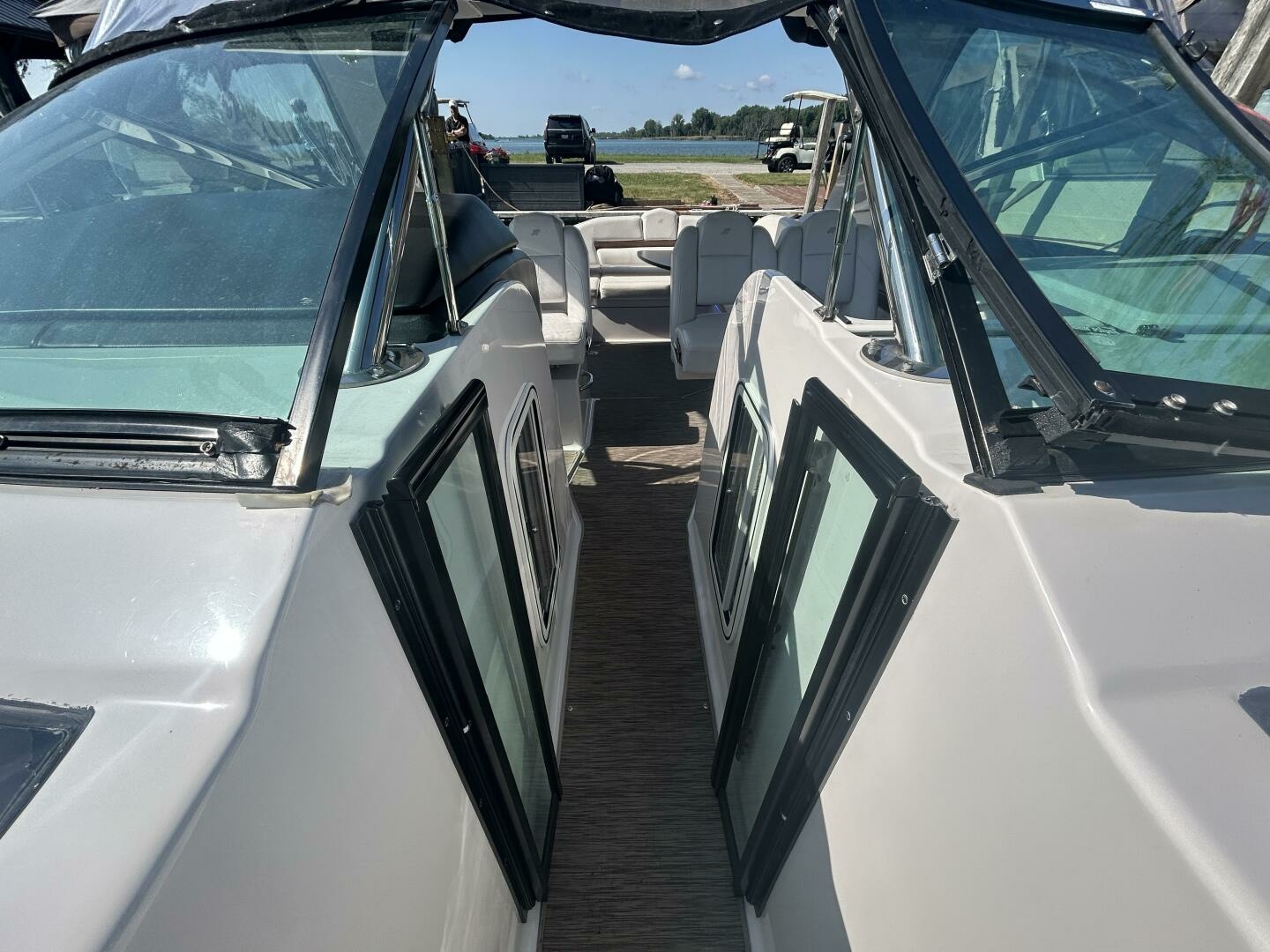2017 Four Winns H350 35