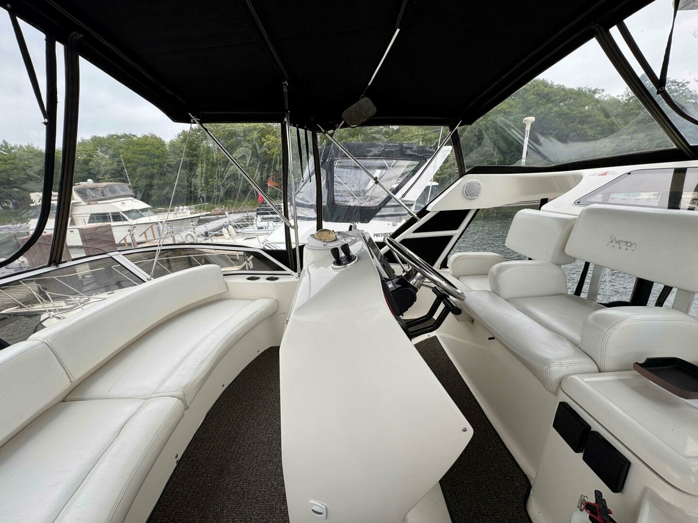 1997 Silverton 352 Motor Yacht 35