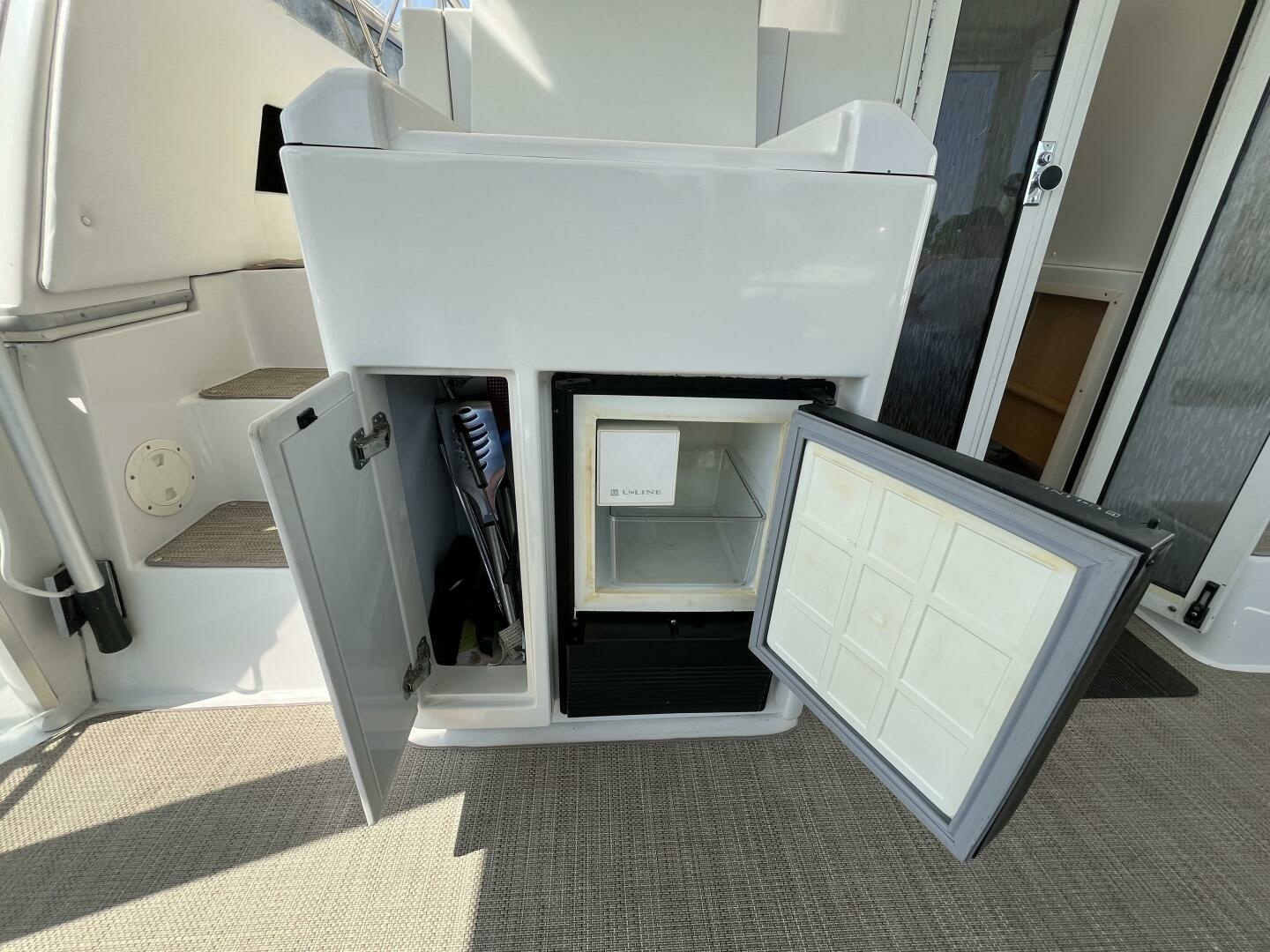 1996 Carver 370 Aft Cabin 37
