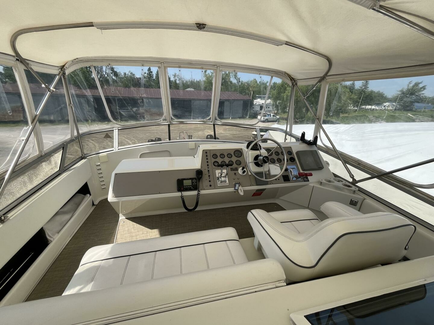 37ft Carver Yacht For Sale