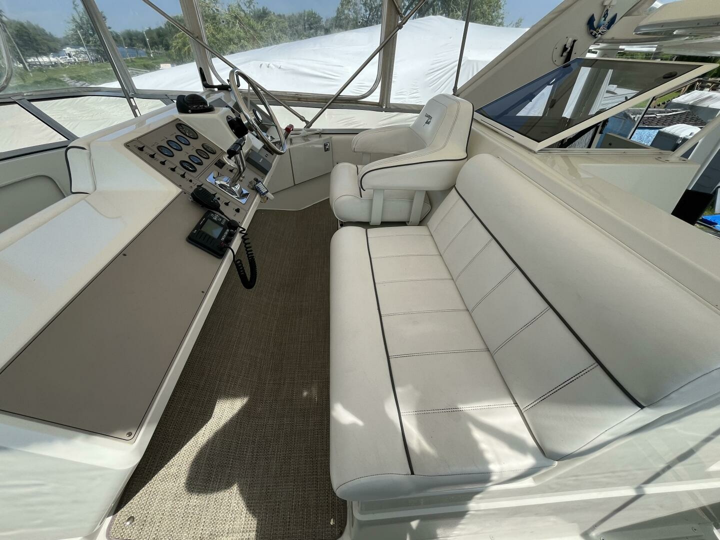 37ft Carver Yacht For Sale