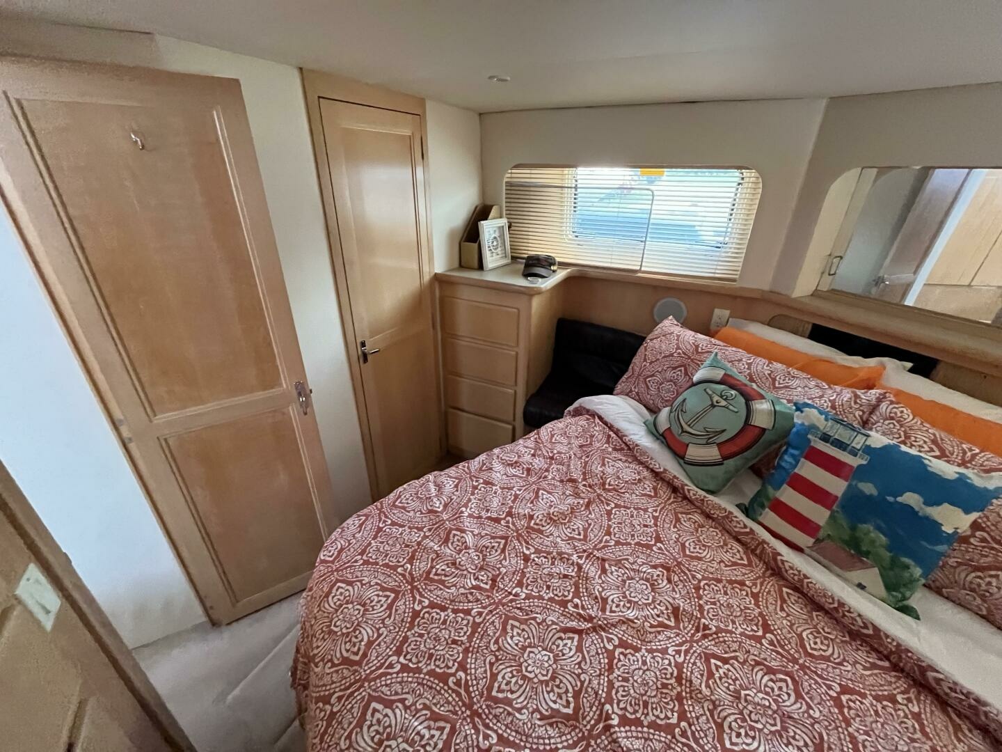37ft Carver Yacht For Sale
