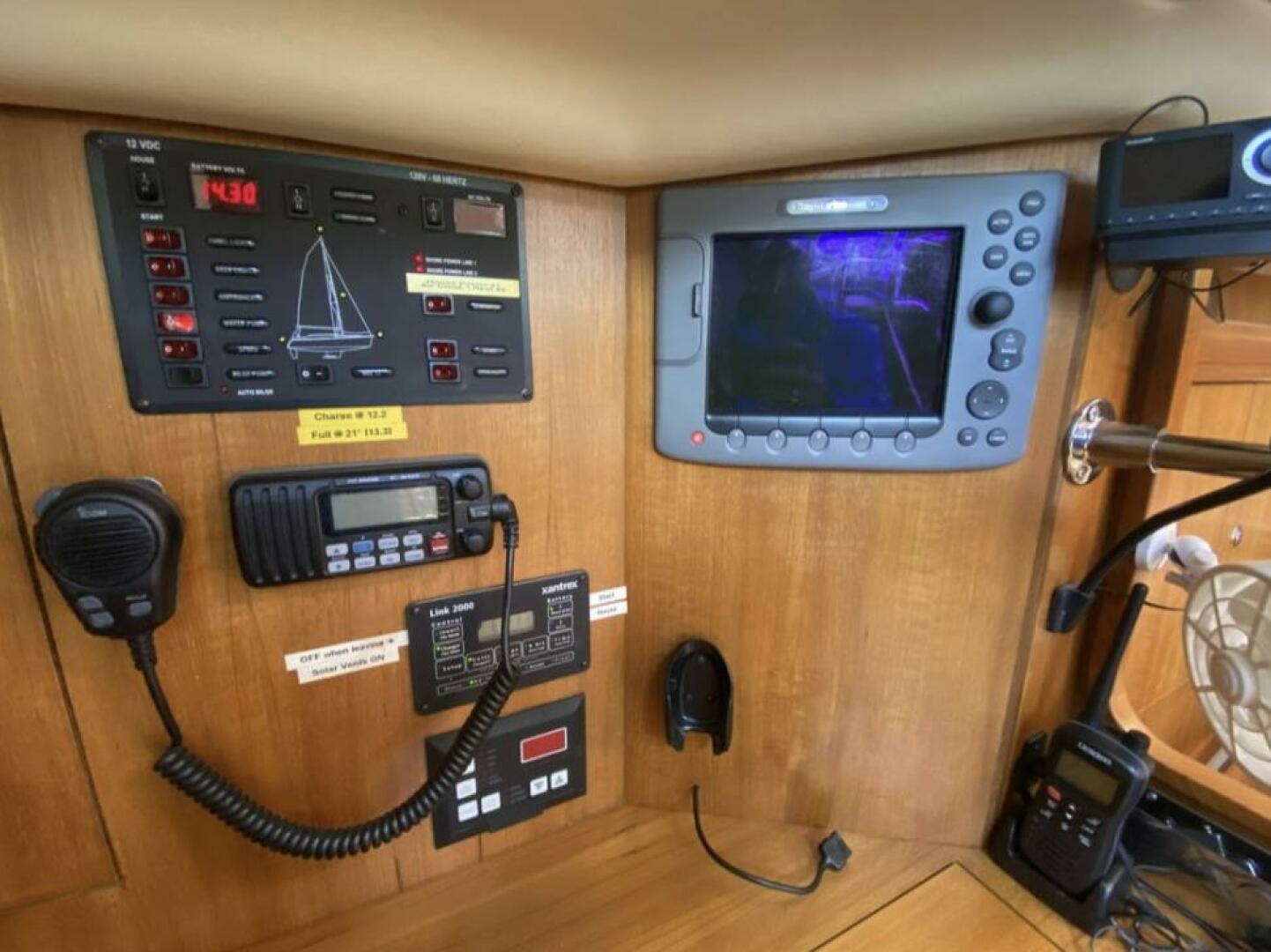 2006 Hunter 45 Center Cockpit 45