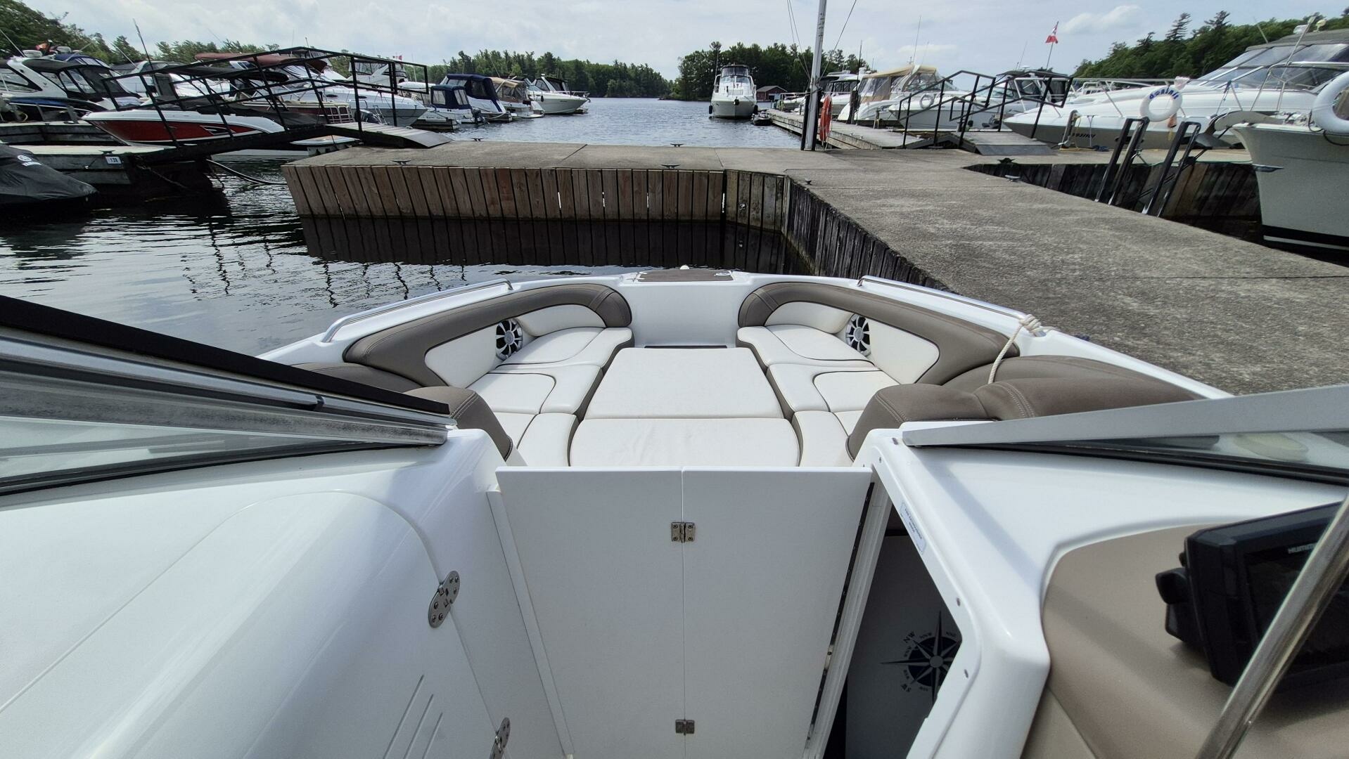 2012 Yamaha Boats 242 Limited 24